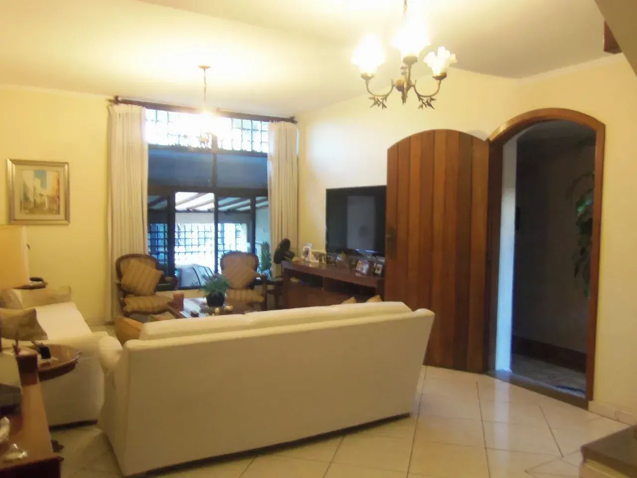 Sobrado com 3 amplos dormitórios com armários, suite e wc social - Foto 3