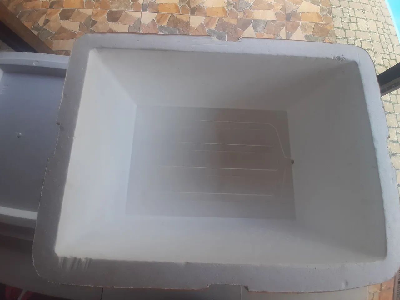 Caixa de isopor com dreno de 100 litros com fita adesiva protetora - Foto 2