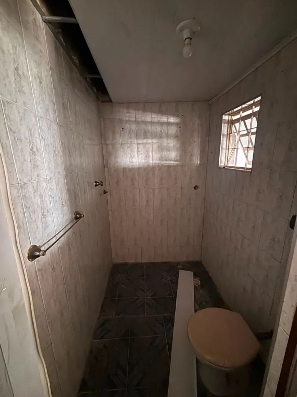 ALUGA-SE BARRAC ÃO COMERCIAL - Foto 2