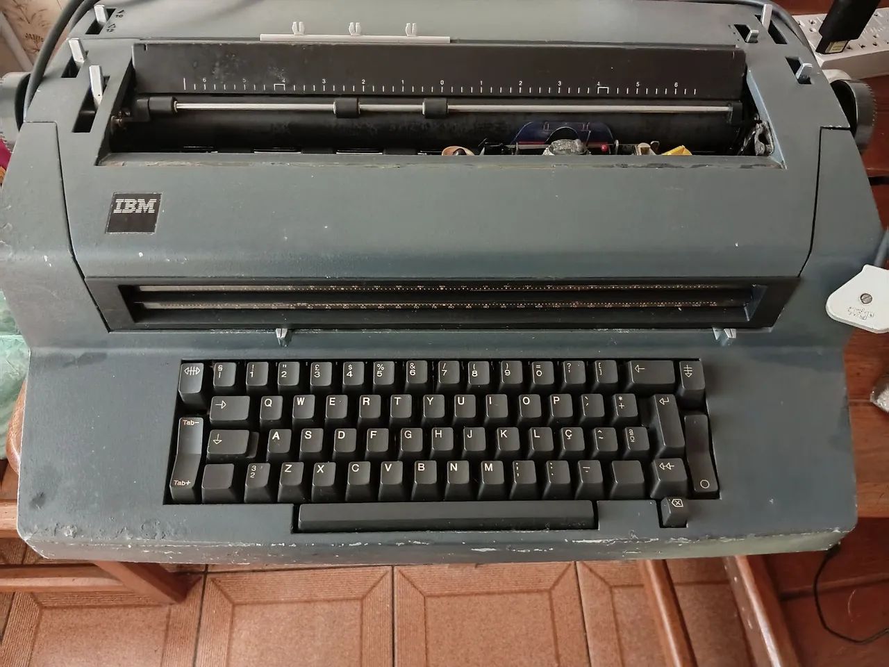Máquina de escrever elétrica IBM usada funcionando perfeitamente  - Foto 2