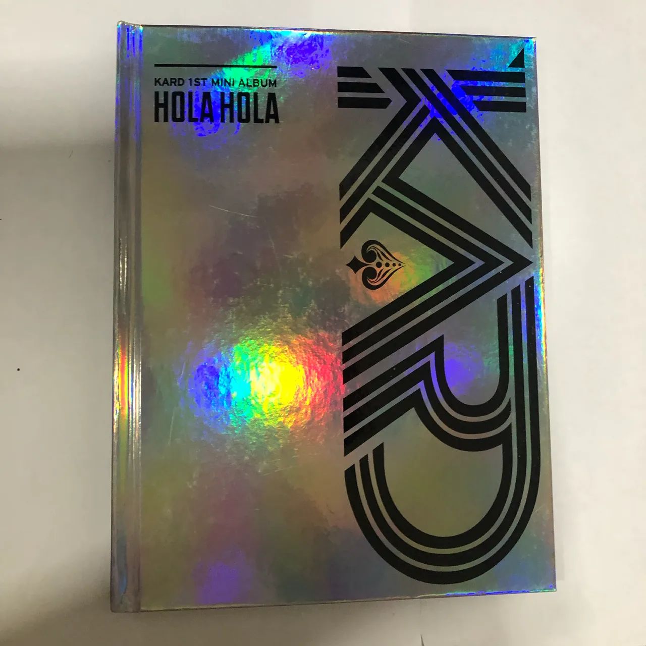 Álbum de kpop 1º fo geupo KARD Hola Hola