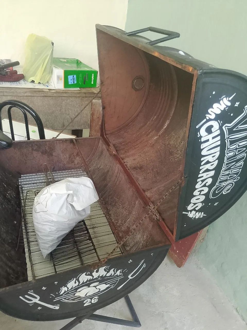 VENDO CHURRASQUEIRA A CARVÃO  - Foto 5