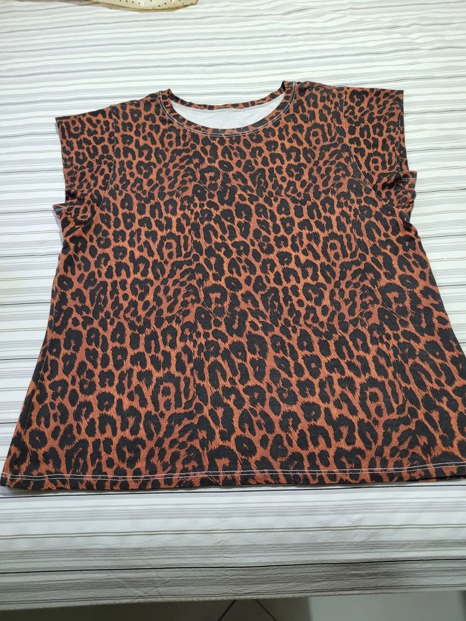 4 Blusas estampadas - Tamanho G + Bermuda G - Foto 5