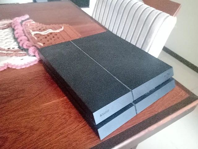 PS4 Slim + 1 controle funcionando e 2 com drift