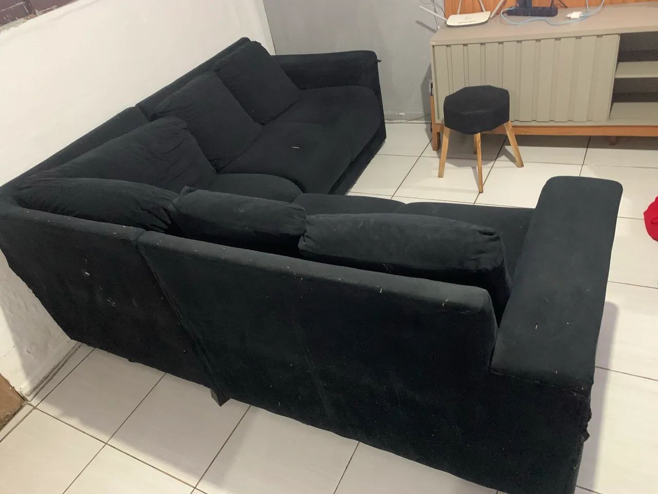 Vendo sofá grande na cor preta  - Foto 3