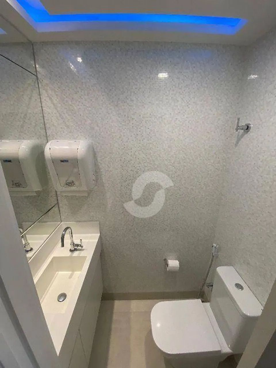 SALA COMERCIAL c/ vidro acústico, prédio comercial novo e com excelente estrutura com sala - Foto 5