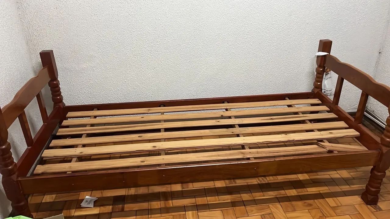 Cama madeira Retirada hoje