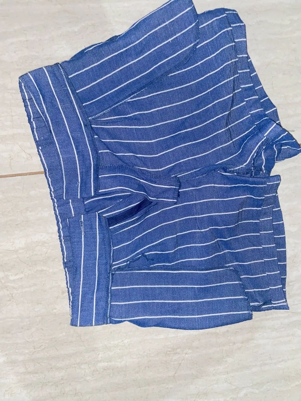 Short listrado azul e branco P - Foto 3