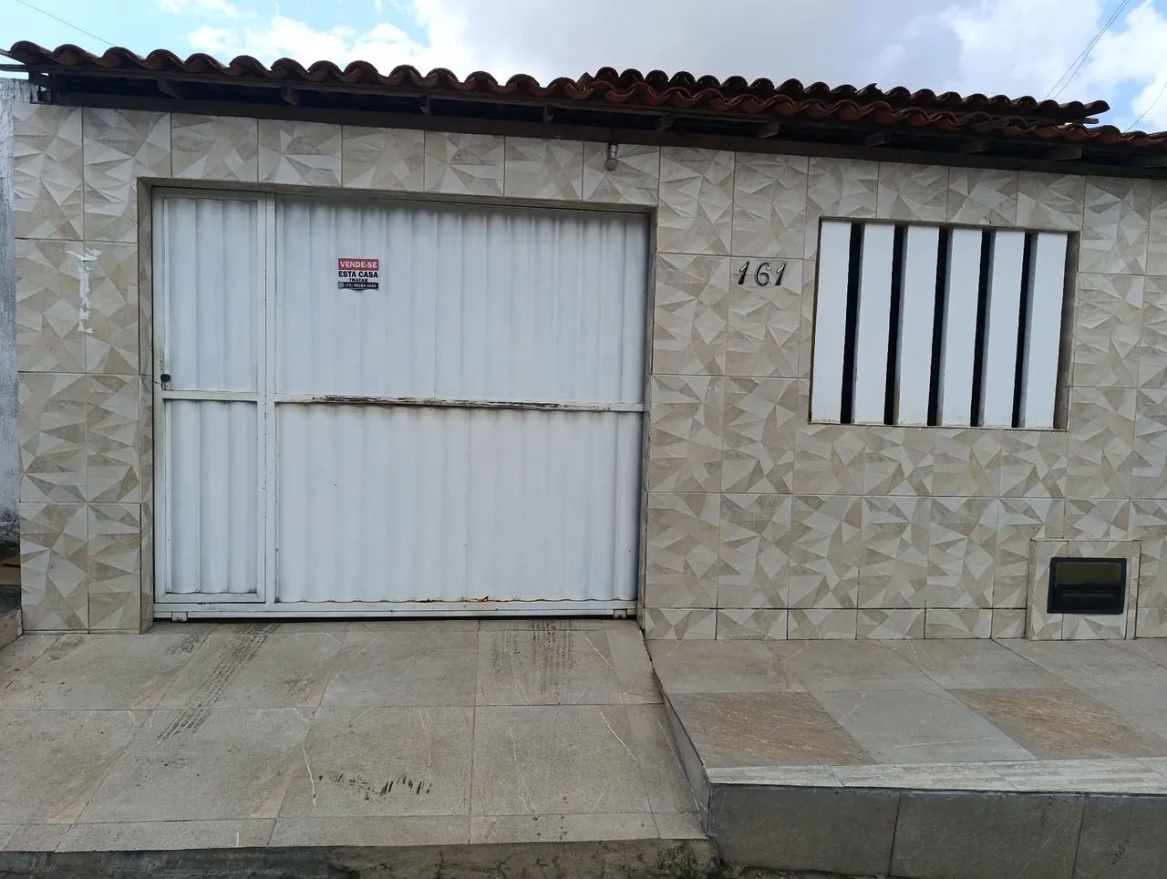 Vendo uma casa 