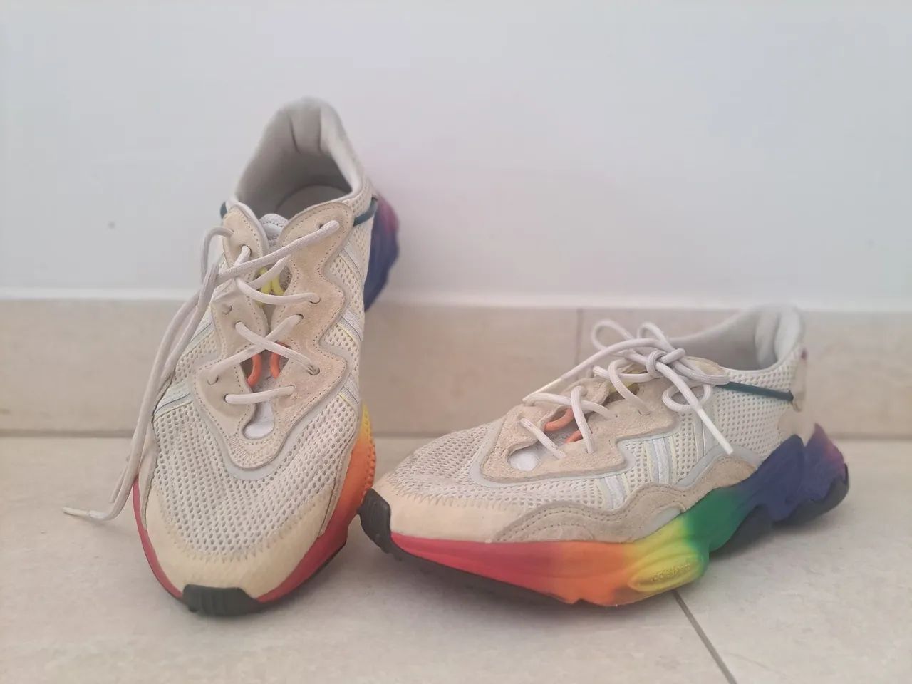 Tênis Adidas Ozweego Pride - usado
