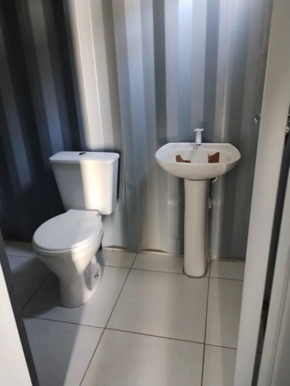 Container Banheiro em Aço Galvanizado com Piso Naval e Tetra - Foto 2