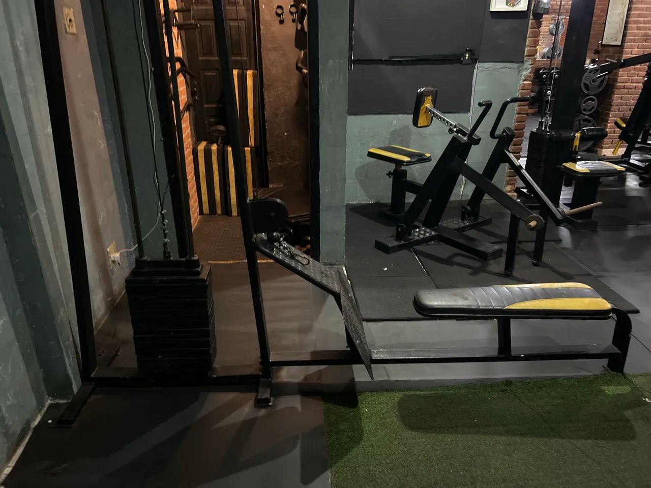 remada baixa com bateria de peso de 100kg  - Foto 4