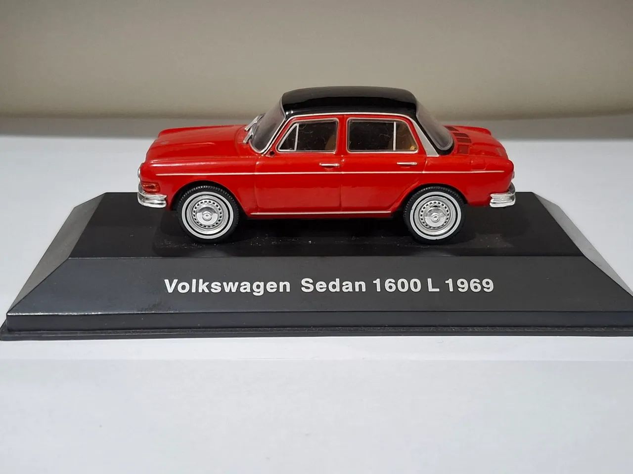 Miniatura VW 1600 "Zé do Caixão" (1969) 1:43 - Foto 4