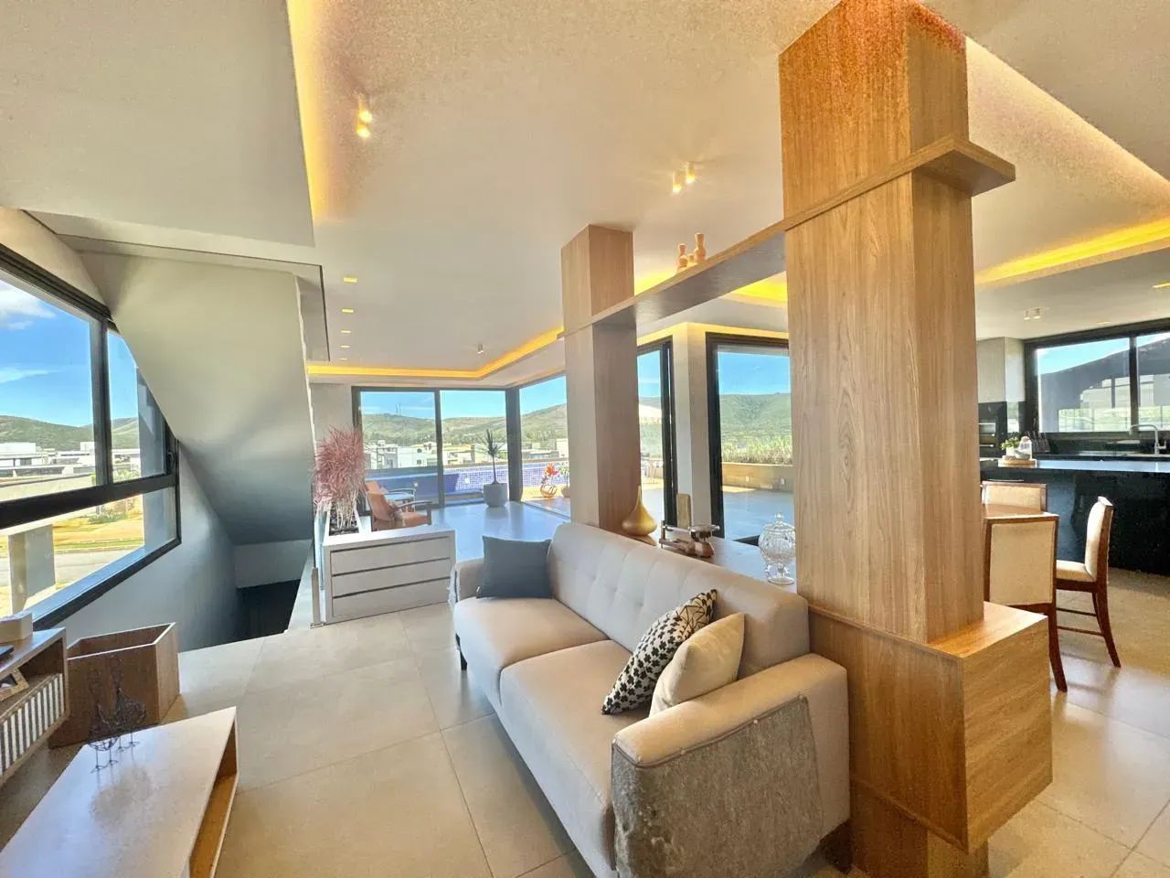 -Casa 6 suítes - 531m2 de área coberta + 103m2 de área descoberta - Foto 5