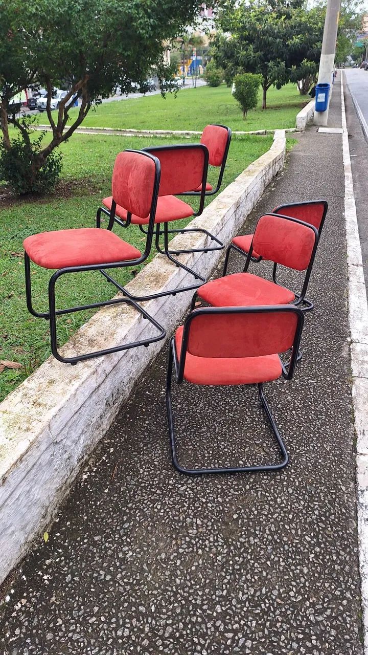Conjunto de 6 cadeiras estilo Cescas  estofadas anos 70. - Foto 3