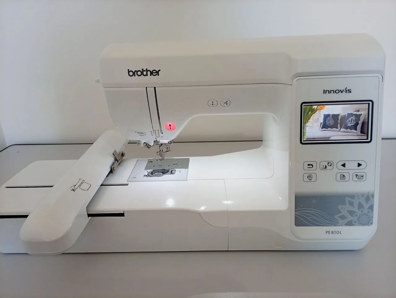 Máquina de Bordado Brother PE810L