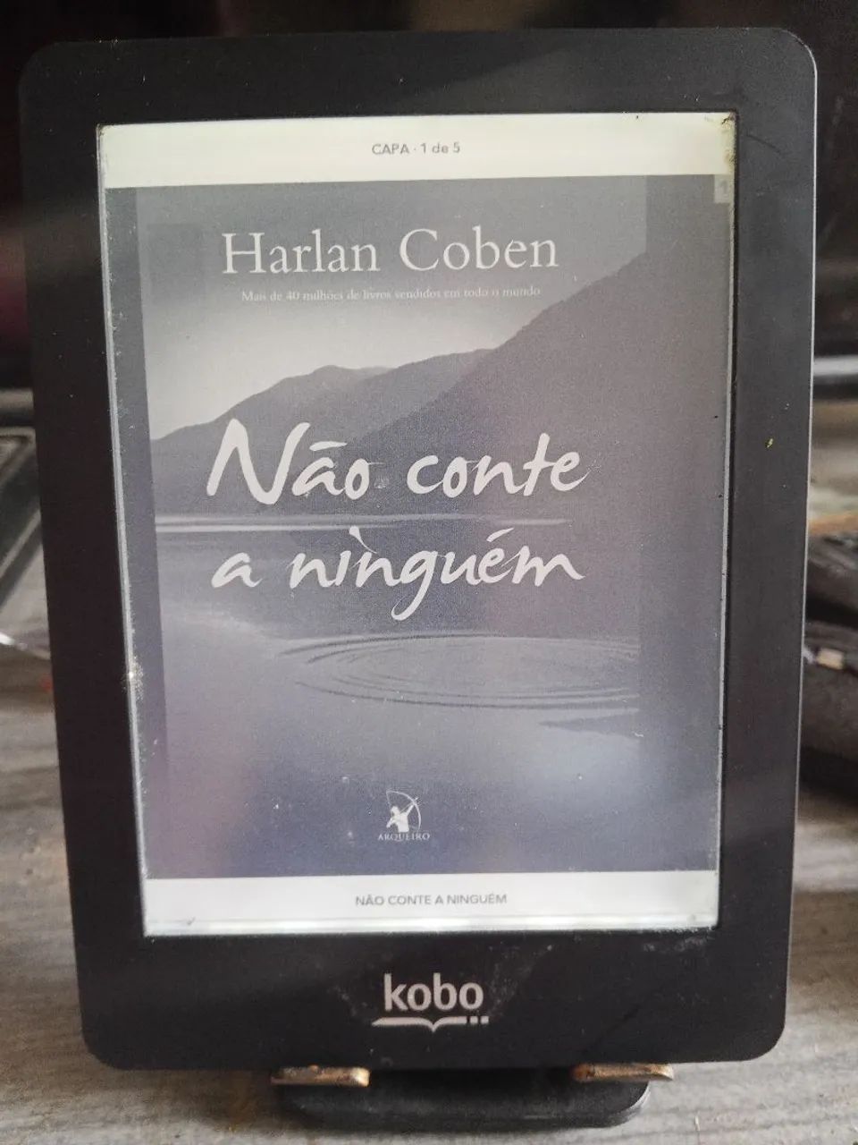 Ereader Kobo Glo 2gb com cabo e 432 livros - Foto 4