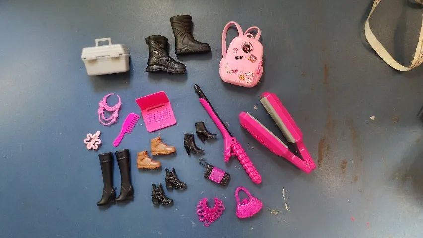 Lote de acessórios para boneca Barbie  - Foto 2