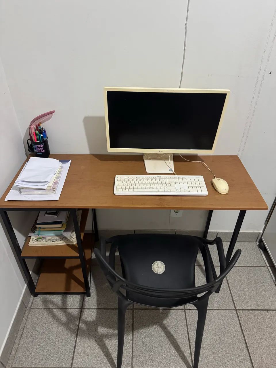 Escrivaninha com detalhe 