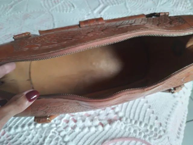 bolsa de mao em couro trabalhado - Foto 4