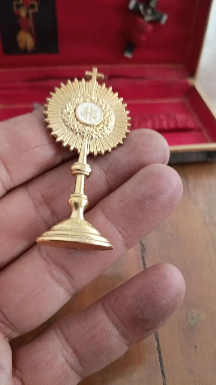 Estojo de peças religiosas antiga raridade  - Foto 3