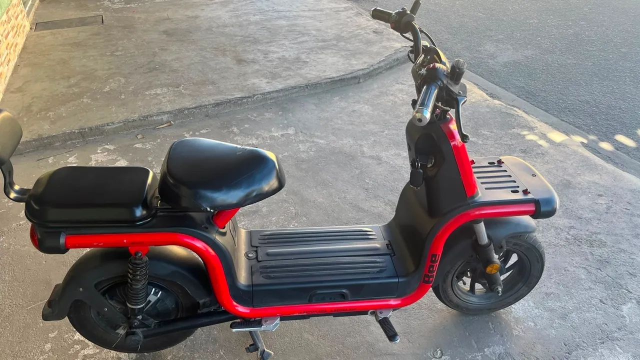Vendo Scooter Bee U1 Vermelho  - Foto 4