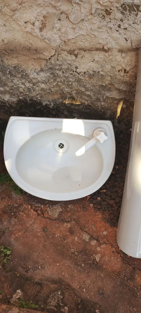 Bathroom sink with stand for sale