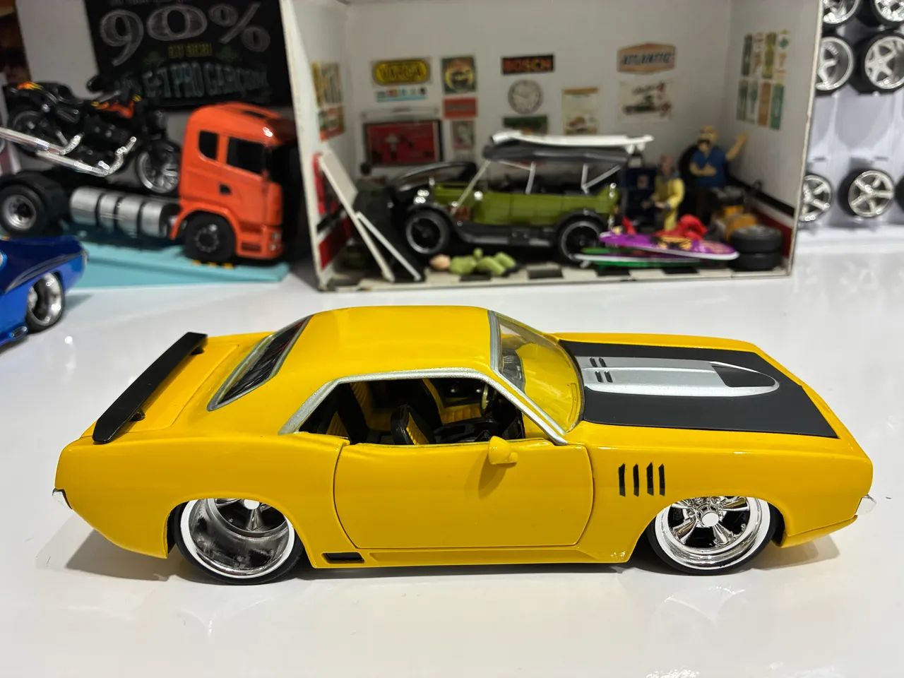 Miniatura plymouth 70 barracuda amarelo custon - Hobbies e