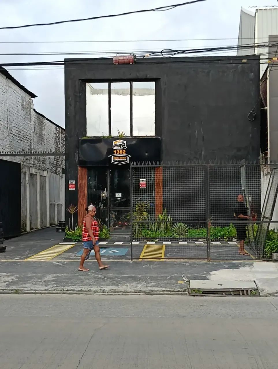 GALPÃO NA ESTRADA DOS REMÉDIOS MUITO BEM LOCALIZADO