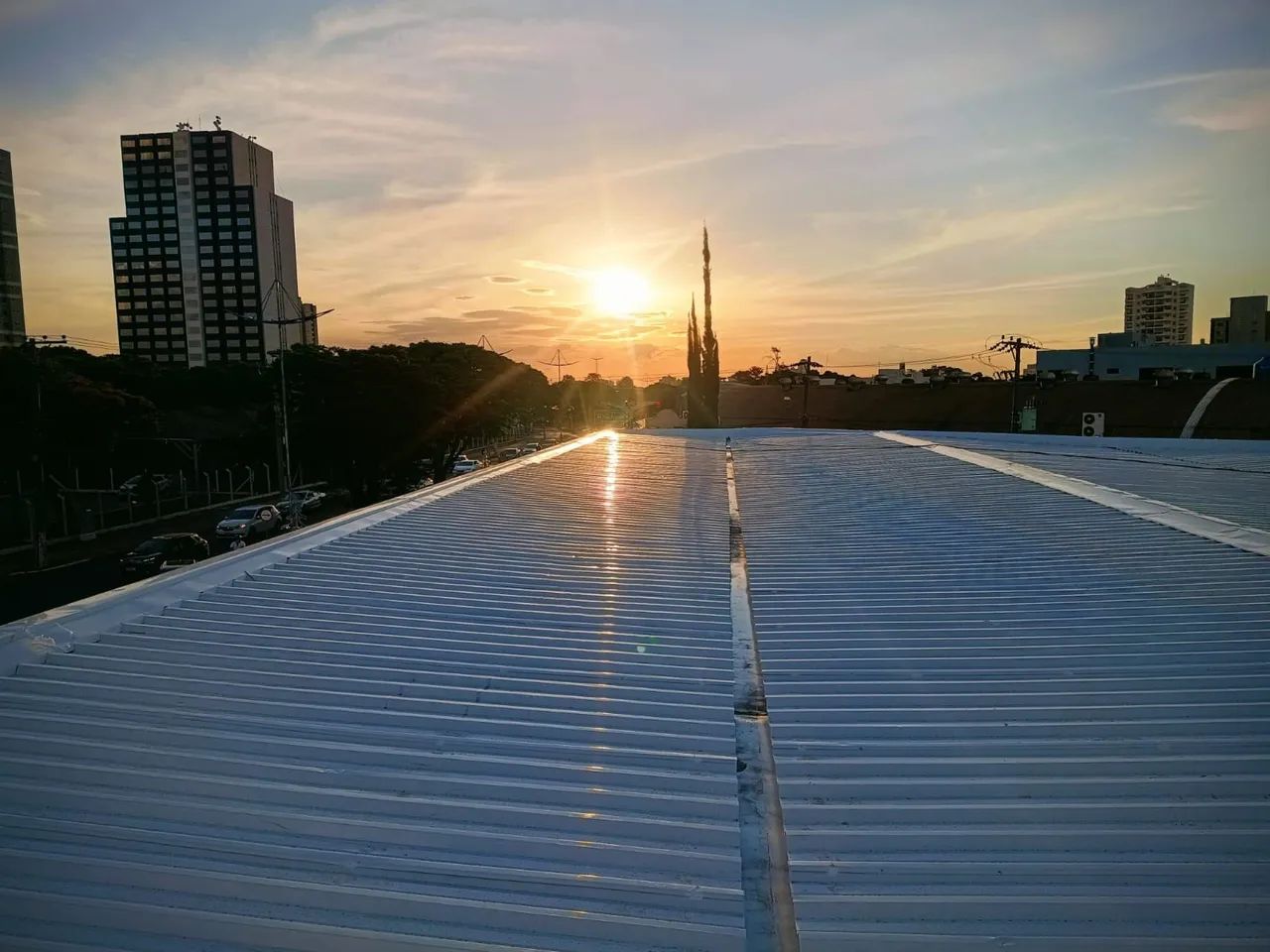Trabalhamos com instalação de venezianas industriais,calhas em geral ,telhados  e faxada. - Foto 4