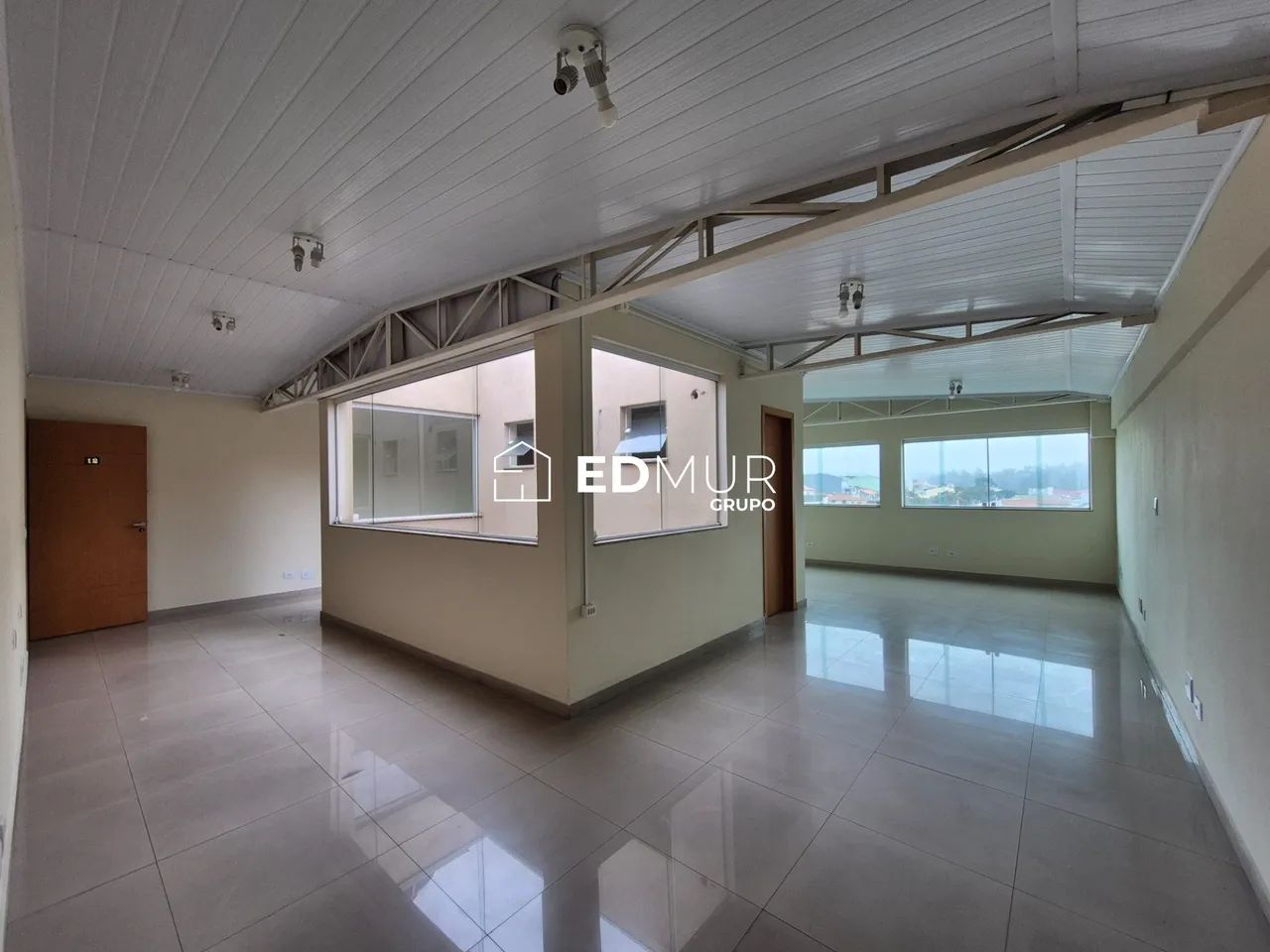 SALA para ALUGUEL com 100m² no bairro Jardim Stella com 0 quartos e 3 vagas. Santo André, 