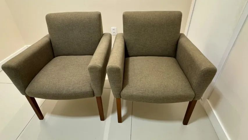 Poltrona Tok&Stok em linho marrom