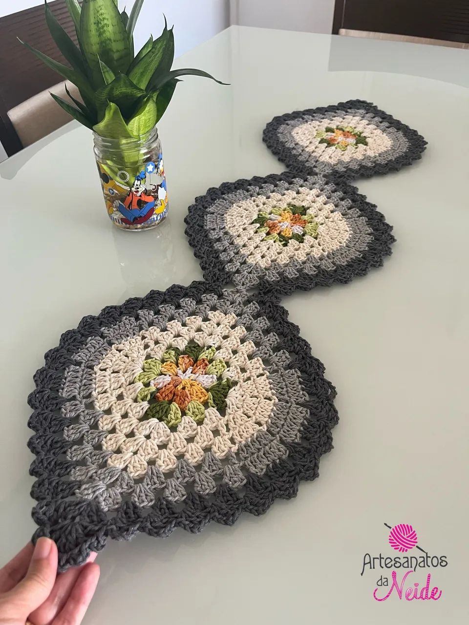 Caminho de mesa de crochê  - Foto 4