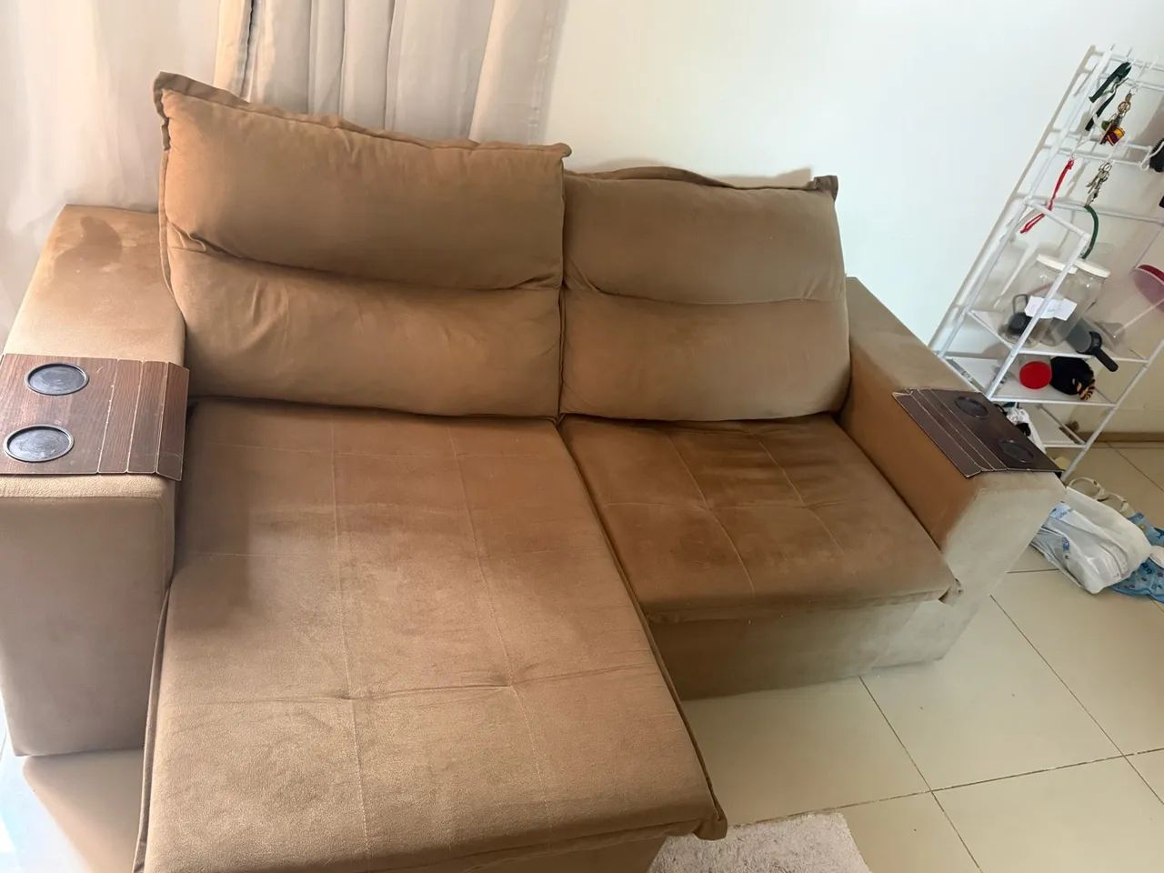 Sofá 3 lugares retrátil e reclinável, 1 ano e meio de uso! - Foto 3