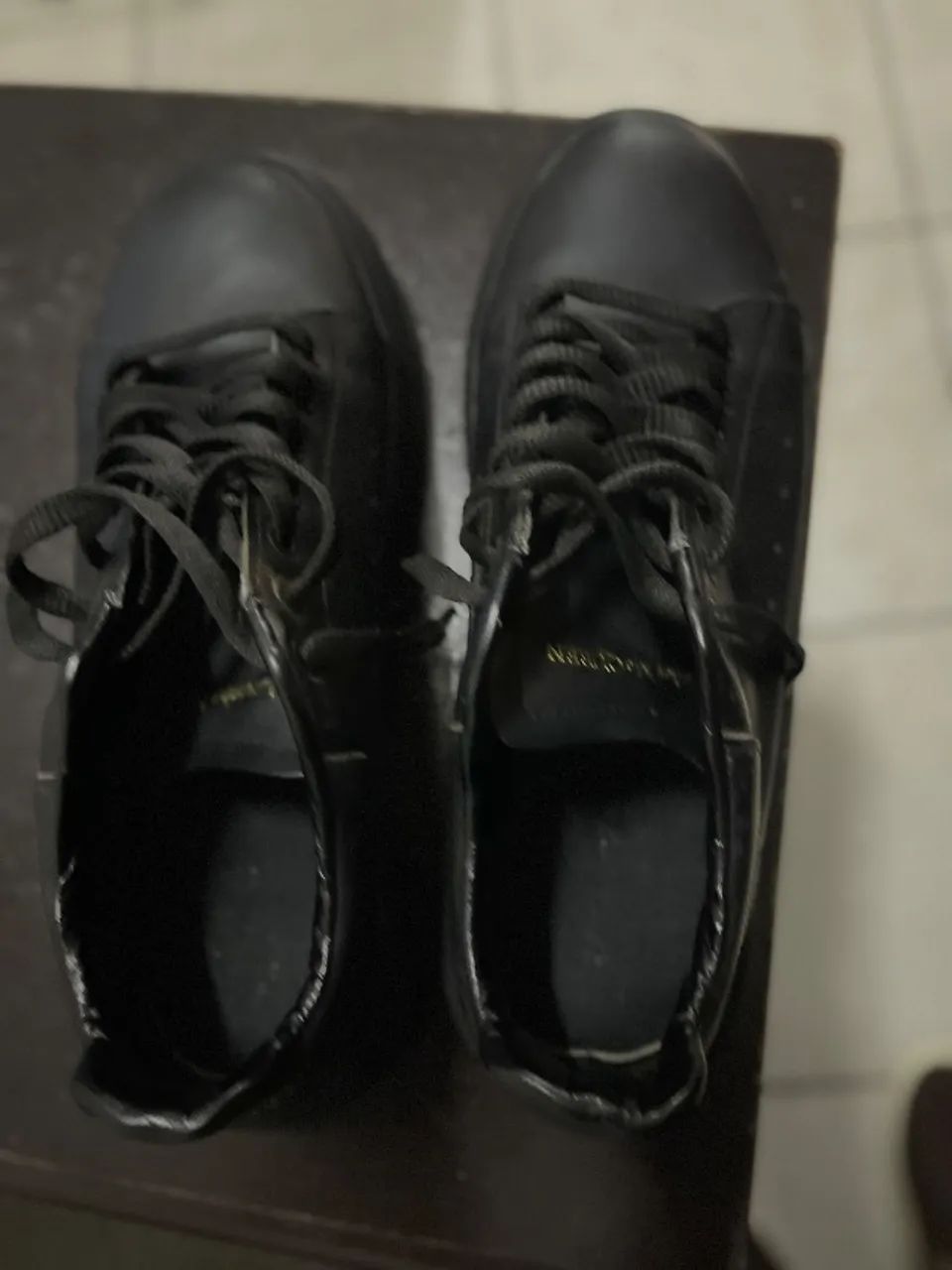 Tênis couro replica Alexander McQueen preto em excelente estado - Foto 4