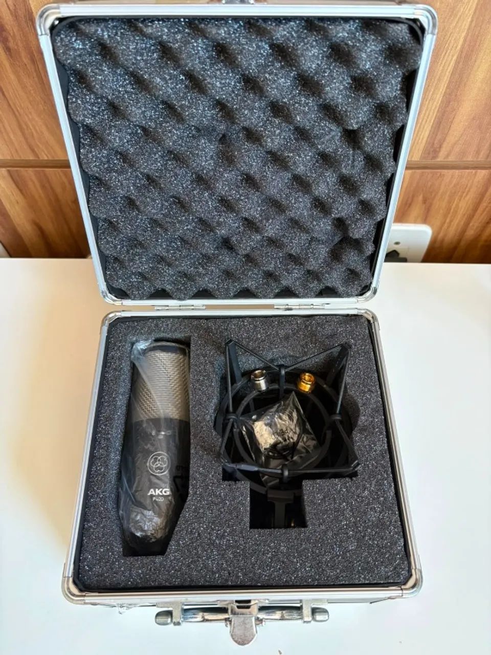 Microfone AKG P420