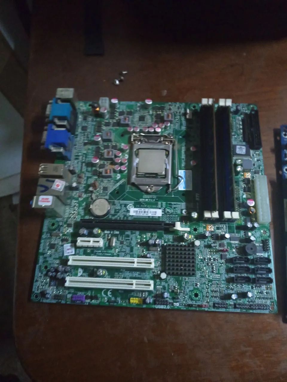 2 placas mãe as 2 com processadores e 4 GB em cada a,uma com i5 e outra com dua-lcore - Foto 4
