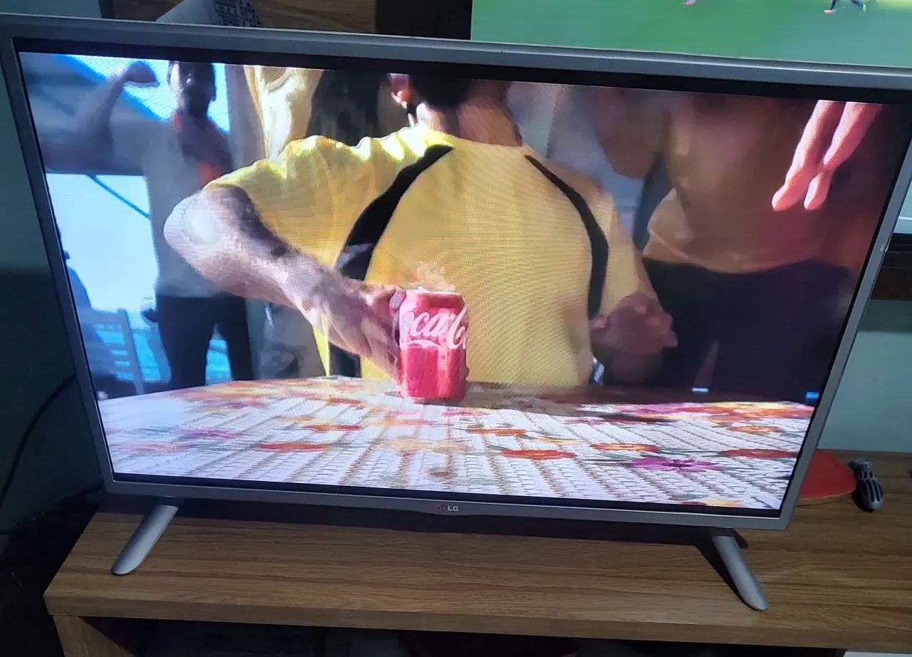 Vendo uma TV LG 32 polegadas Smart  - Foto 2