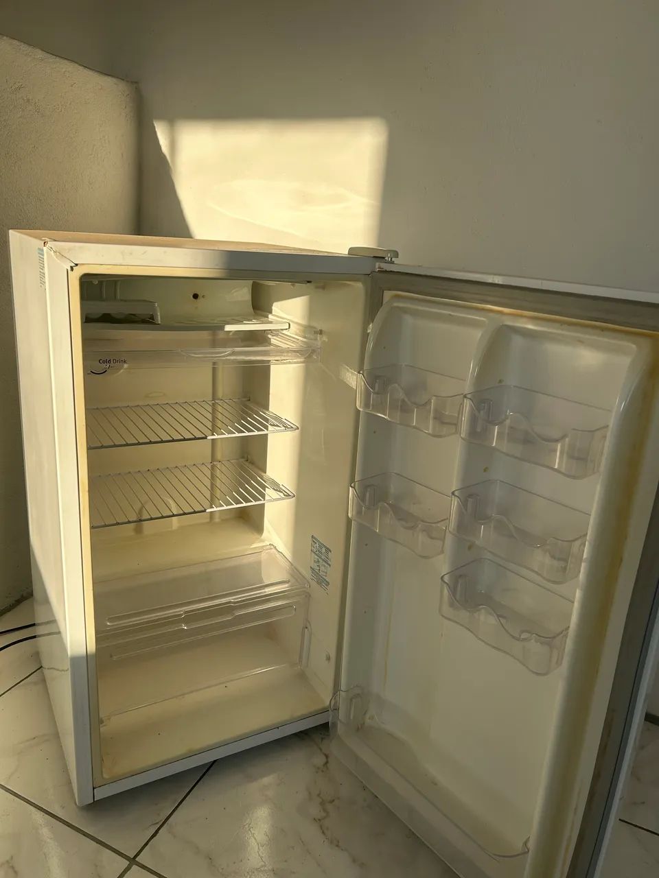 Vendo frigobar.