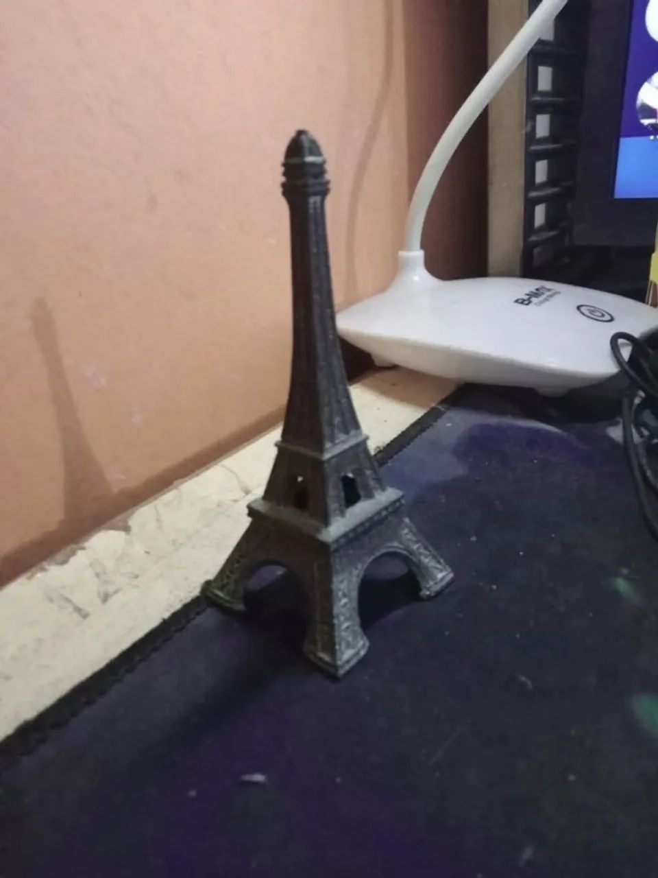 Antiga Miniatura de Metal Torre Eifel - Foto 3