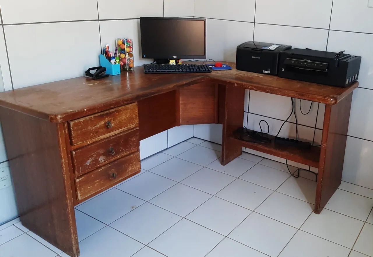 MESA DE MADEIRA DE ESCRITÓRIO 