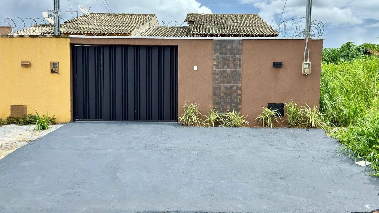 Casa de 2 Quartos - Quintal amplo e gramado - Garagem ampla - Laguna Parque