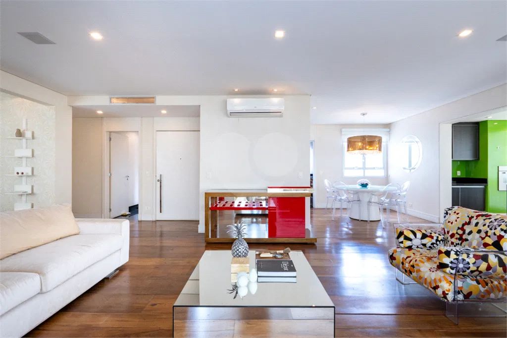 Apartamento com 3 suítes 5 vagas 180m² para venda em Vila Nova Conceição, São Paulo - SP - Foto 2