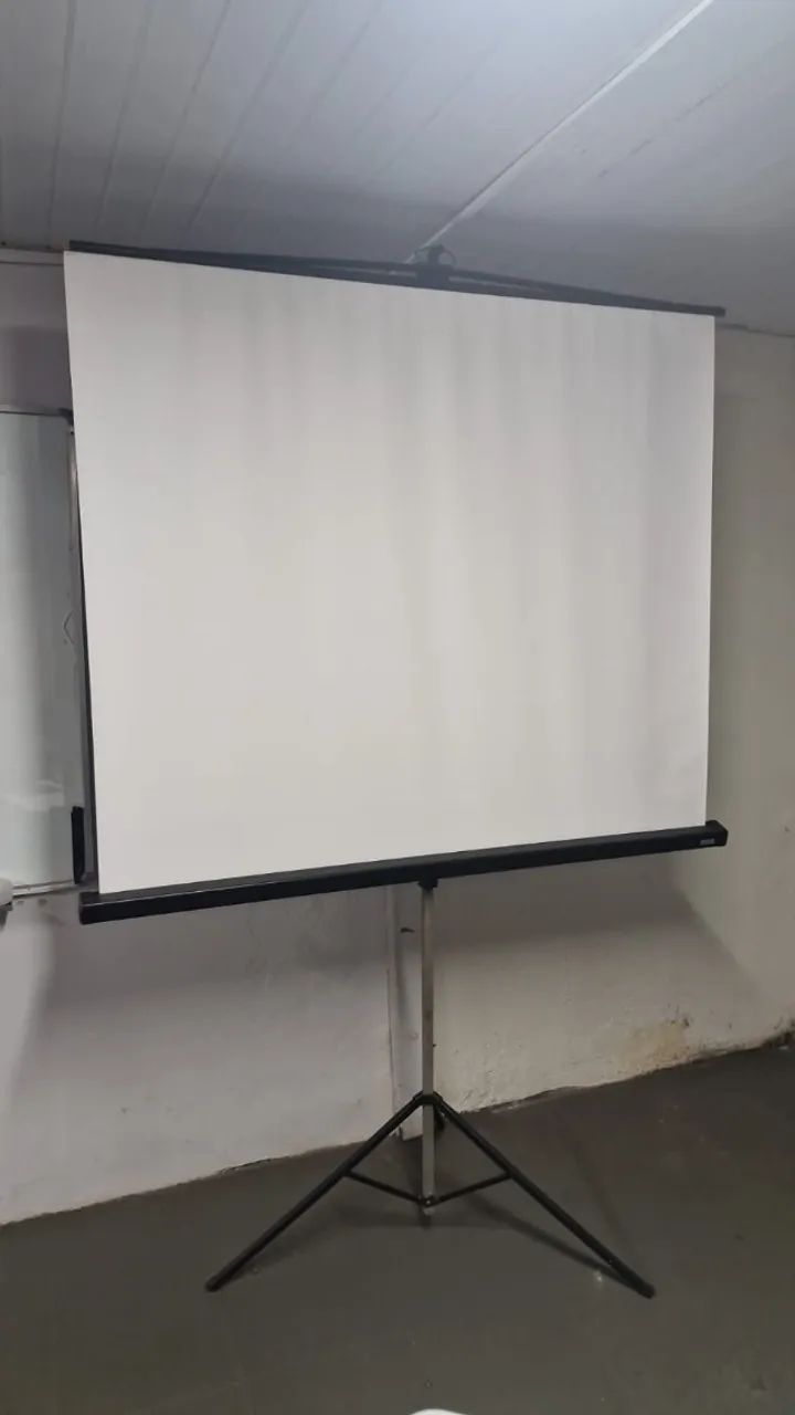 TELA DE PROJETOR COM SUPORTE FIXO