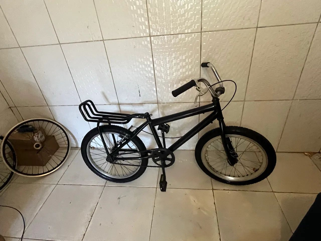 Bicicleta aro 20  vendo ou troco em celular - Foto 2