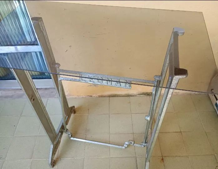Pé de mesa de costura com vidro. - Foto 2