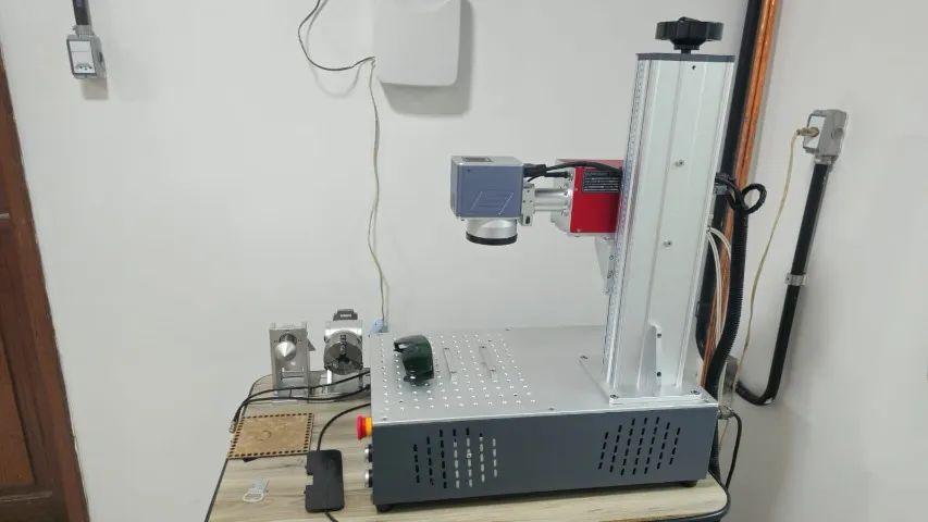 Maquina Laser de corte e gravações.