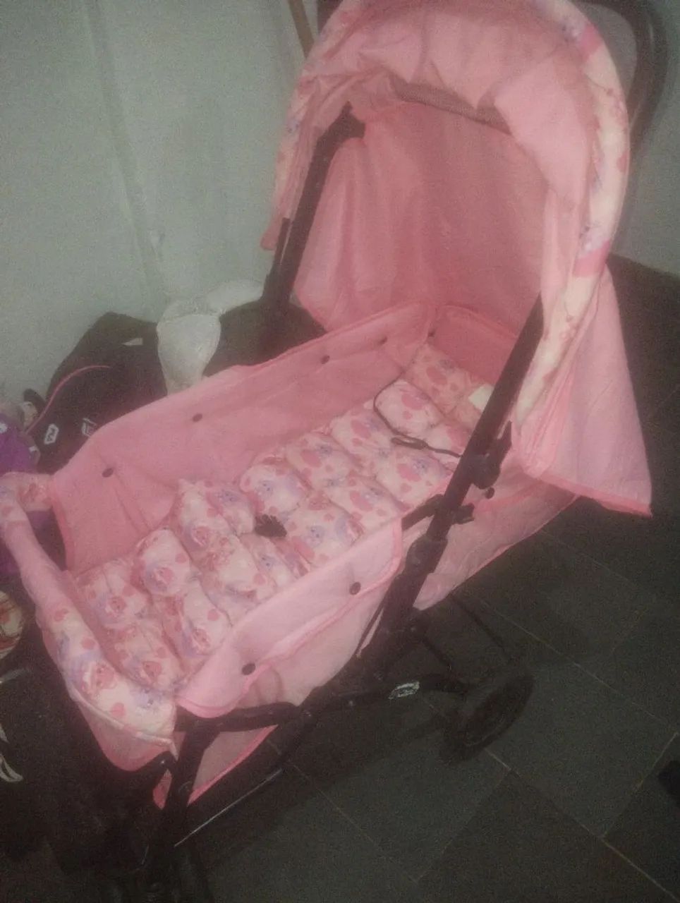 Carrinho de bebe rosa 