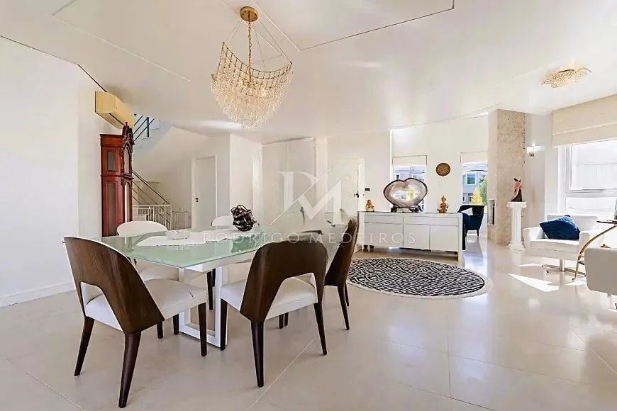 Casa mobiliada com 4 suítes, amplo terreno e área de lazer completa em Jurerê Internaciona - Foto 4