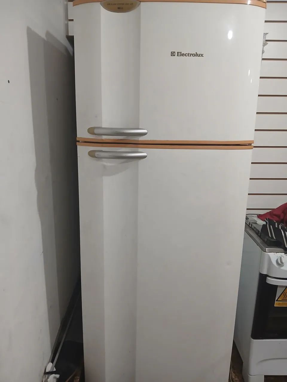 Geladeira Electrolux e fogão 4 bocas